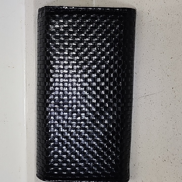 Black Woven Clutch With Magnetic Closure. New No Tags - Picture 2 of 8